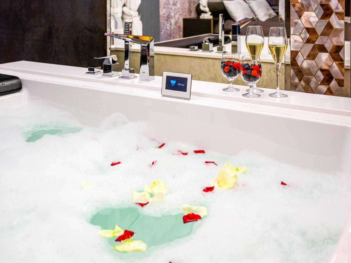 Pietryna Apartments Luxury - Sauna , Jacuzzi , Bezposrednio Przy Ul Piotrkowskiej Λοτζ Εξωτερικό φωτογραφία