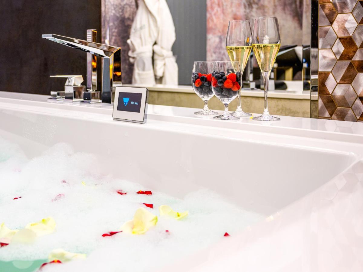 Pietryna Apartments Luxury - Sauna , Jacuzzi , Bezposrednio Przy Ul Piotrkowskiej Λοτζ Εξωτερικό φωτογραφία